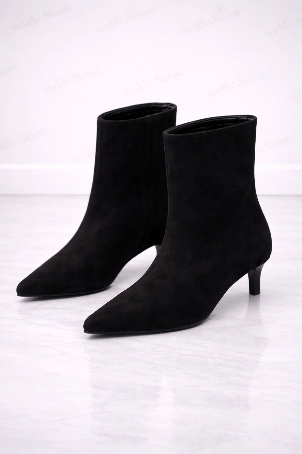Velourea Royale Boots